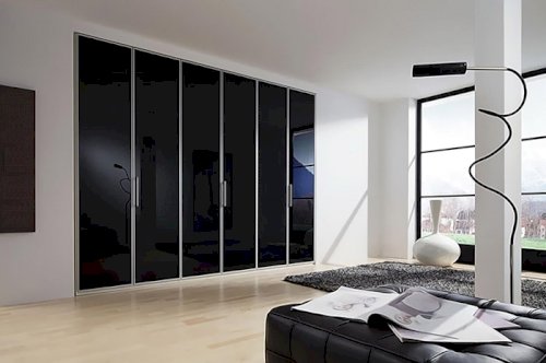 Tủ quần áo hiện đại với màu đen huyền bí 