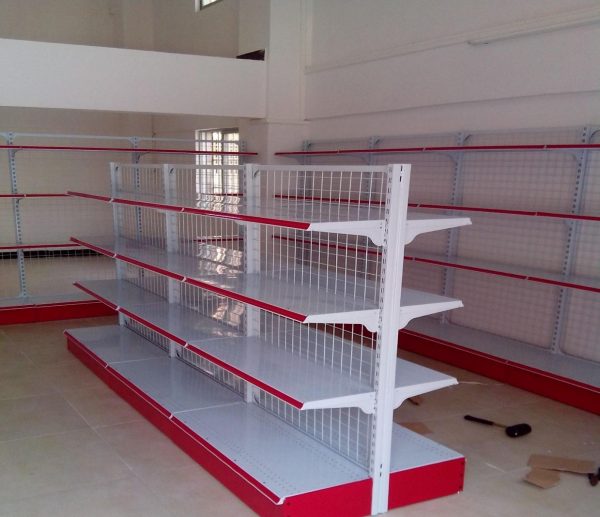 Kệ sắt không chỉ để trang trí cho không gian nhà ở, làm việc mà còn được dùng lưu trữ hàng hóa và dùng phổ biến ở nhiều cửa hàng, siêu thị...