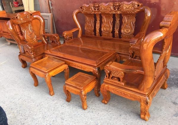 Màu sắc tự nhiên của gỗ lim luôn làm nổi bật lên sự sang trọng 
