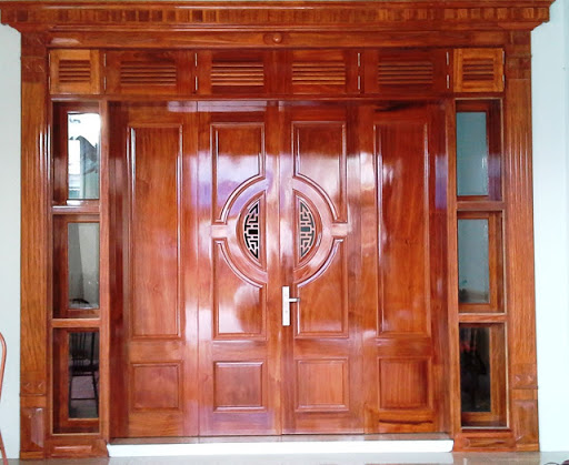 Cửa lim sang trọng, chắc chắn 