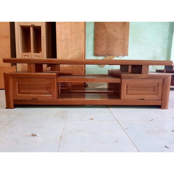 Kệ tivi từ gỗ xoan đào theo phong cách cổ điển 