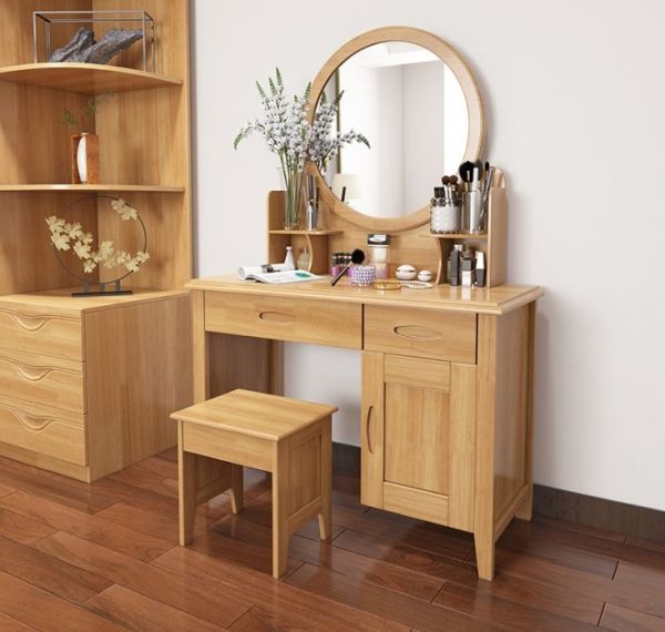 Một chiếc bàn trang điểm nhưng lại tích hợp cả tủ và ngăn kéo trong rất hiện đại và tiện lợi