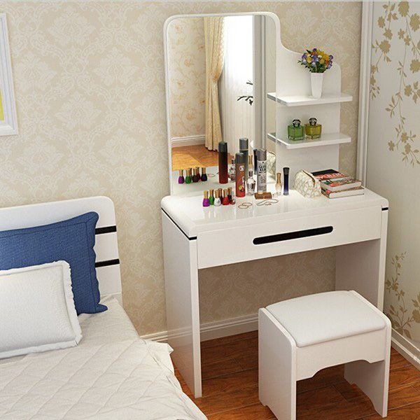 Chiếc bàn trang điểm có công dụng đặc biệt quan trọng và luôn được xem là người bạn đồng hành với các cô nàng trong hành trình làm nên sắc đẹp