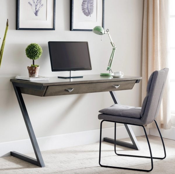 Bàn gaming Z có ngăn kéo tiện dụng