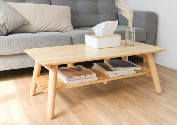 Bàn sofa kết hợp kệ rất tiện nghi và hiện đại.